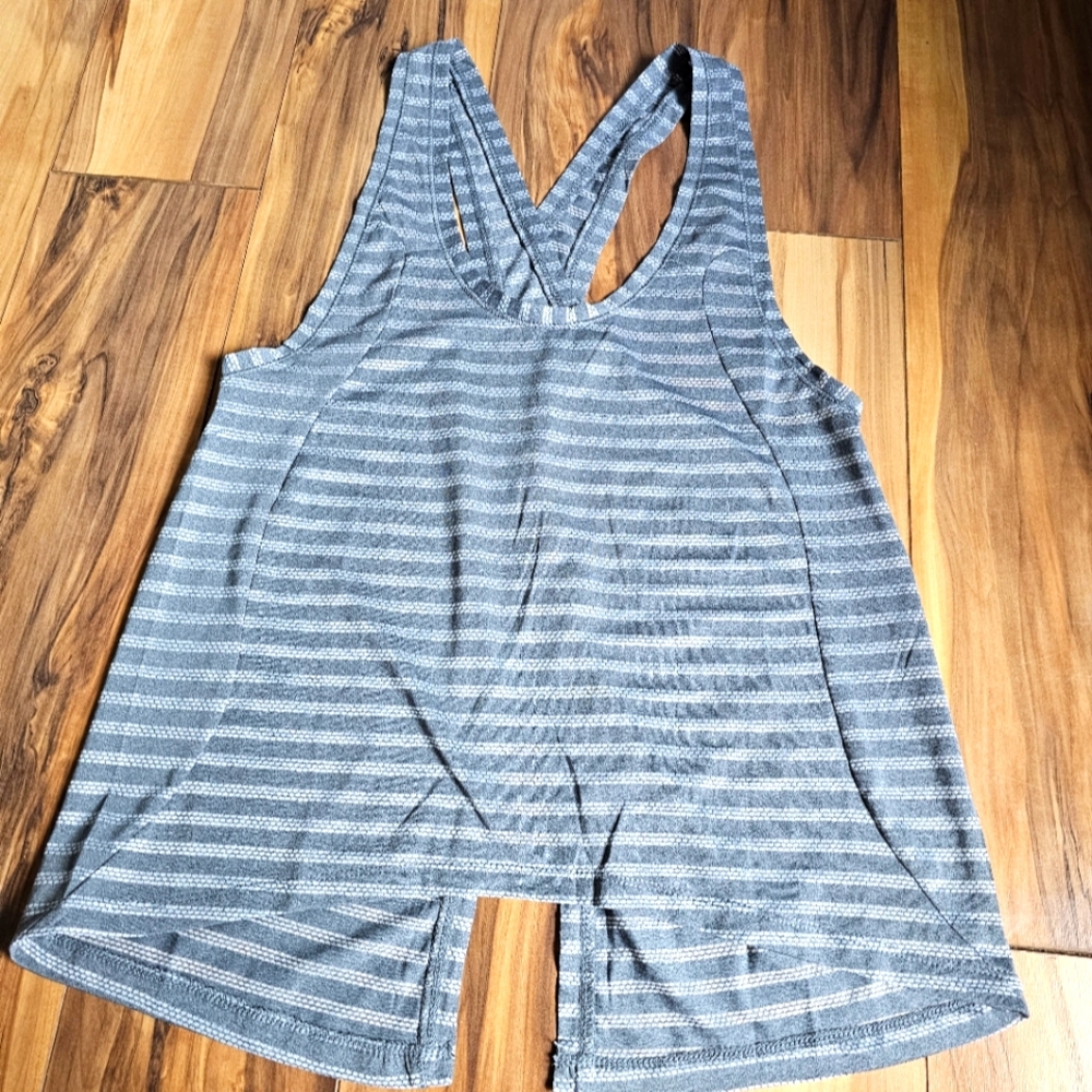 Zyia Nimbus Split Back Tank Size Small